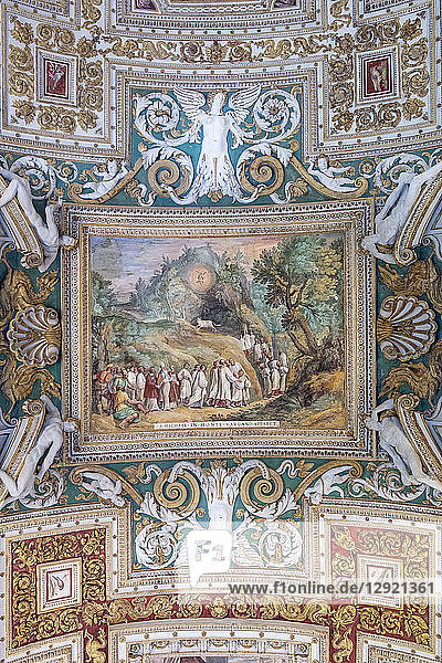 Die bemalte Decke in der Galerie der Karten  Vatikanmuseum  UNESCO-Weltkulturerbe  Vatikanstadt  Rom  Latium  Italien