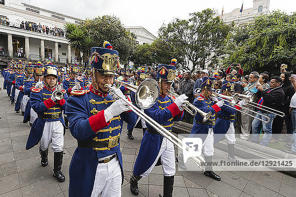 Die Präsidentenparade auf der Plaza de la Independencia  Quito  Ecuador  Südamerika