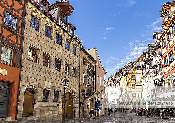 Historische Gebäude in der Altstadt von Nürnberg  Bayern  Deutschland