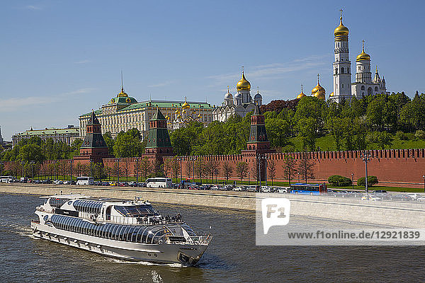 Tour Boot auf dem Moskauer Fluss  Der Kreml  UNESCO-Weltkulturerbe  Moskau  Russland