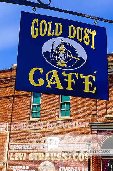 The Gold Dust Cafe and street lamp  Jacksonville  Oregon USA.