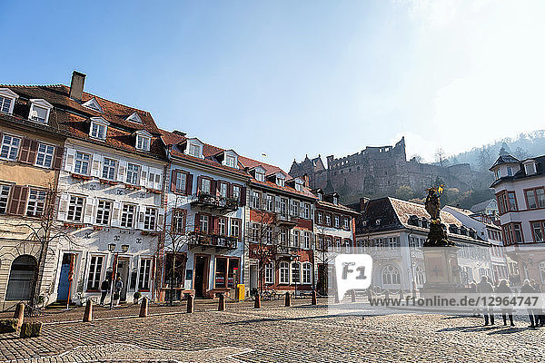Blick auf das Schloss vom Heidelberger Platz  Metropolregion Rhein-Neckar Heidelberg  Deutschland