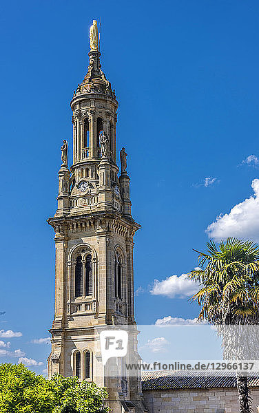 Frankreich  Gironde  Verdelais  Glockenturm der Basilika Notre Dame (17. Jahrhundert)