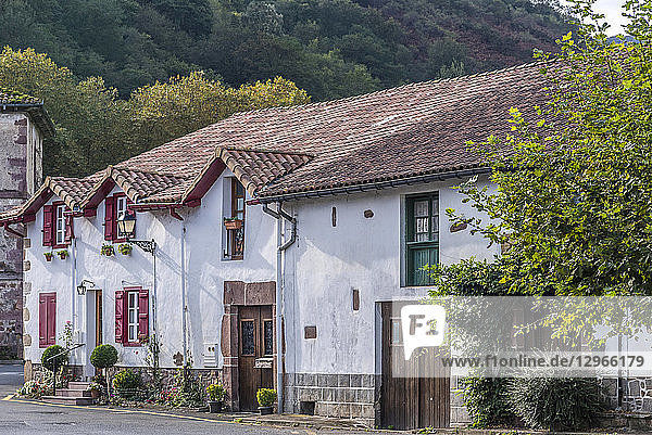 Spanien  Baskenland  Navarra  Landhäuser in Urdax (Jakobsweg  Weg des Baztan)