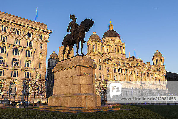 König-Edward-VII-Statue neben dem Hafengebäude von Liverpool