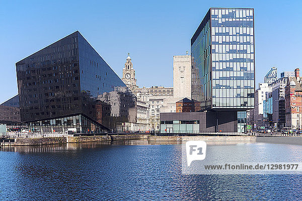 Architektur am Wasser in Liverpool  England