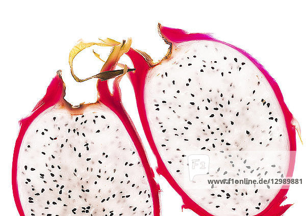 Hauchdünne Scheiben einer Drachenfrucht
