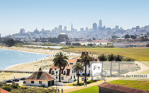 Crissy Field East Beach und Skyline von San Francisco  Kalifornien  Vereinigte Staaten von Amerika  Nordamerika