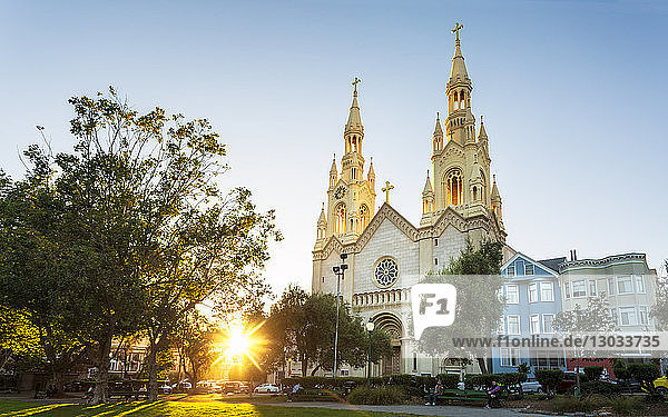 Kirche St. Peter und Paul bei Sonnenuntergang  San Francisco  Kalifornien  Vereinigte Staaten von Amerika  Nordamerika