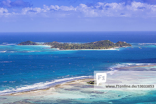 Blick auf Palm Island  Union Island  Die Grenadinen  St. Vincent und die Grenadinen  Westindische Inseln  Karibik