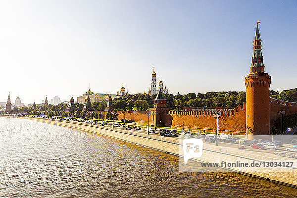 Der Kreml  UNESCO-Weltkulturerbe  und der Moskauer Fluss  Moskau  Russland