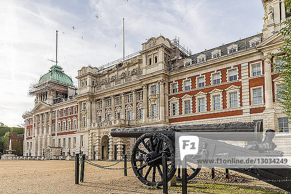 Das türkische Geschütz auf dem Gelände der Horse Guards Parade  London  England  Vereinigtes Königreich