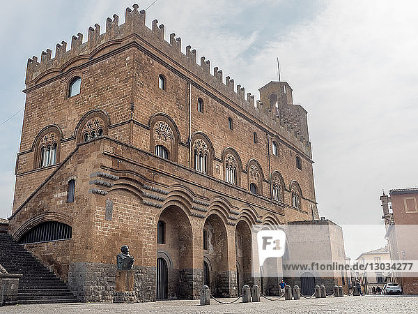 The 12th century Palazzo del Popolo  Orvieto  Tuscany  Italy
