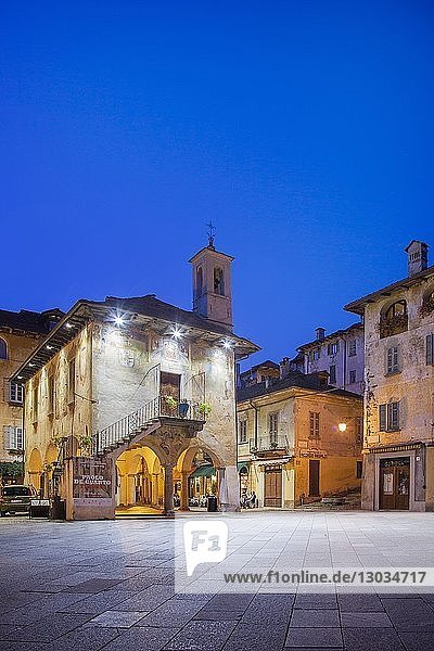 Piazza Motta  Orta San Giulio  Piemonte (Piedmont)  Italy