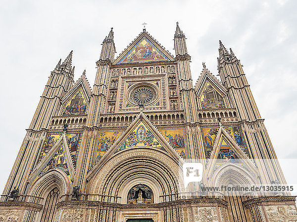 Orvieto Cathedral (Duomo) facade  Orvieto  Tuscany  Italy