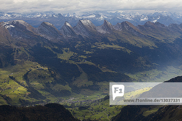MajestÃ?tische Naturkulisse mit Blick auf die sieben Gipfel der Churfirsten von Santis  Kanton St.â€ Gallen  Schweiz