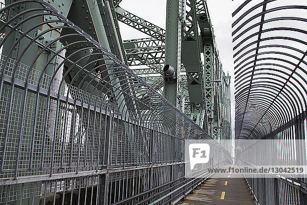 Gehweg an der Pont Jacques Cartie-Brücke