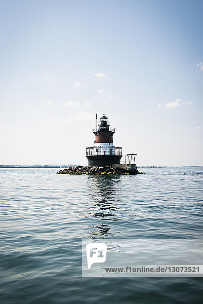 Plum Beach-Leuchtturm in Rhode Island gegen den Himmel