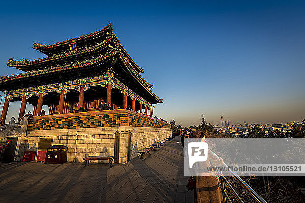 Blick auf die Forbbidenstadt und darüber hinaus vom Jingshan-Park aus; Peking  China