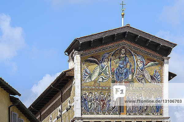 Basilika von San Frediano auf der Piazza San Frediano; Lucca  Toskana  Italien