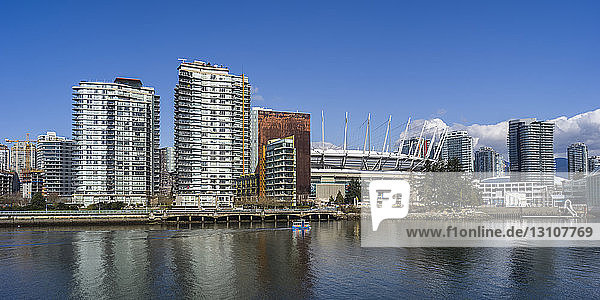 Eigentumswohnungen und BC Place; Vancouver  British Columbia  Kanada