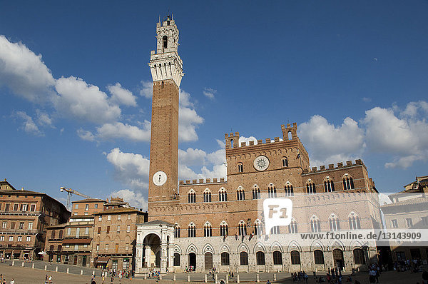Italien  Toskana  Siena  Piazza del campo  Palazzo Pubblico und Torre del Mangia