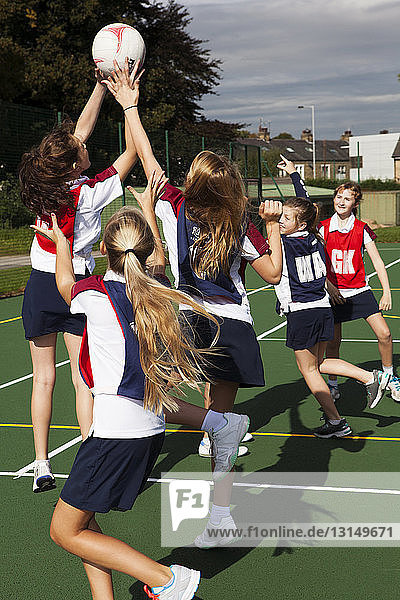 Teenage schoolgirl netball team in practice