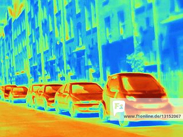 Wärmebild von geparkten Autos auf der Straße