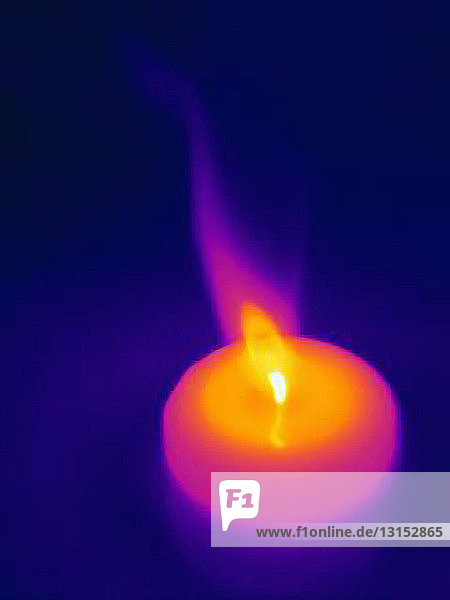 Wärmebilder von einer brennenden Kerze