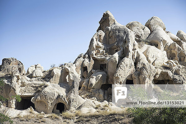 Blick auf Felsenwohnungen  Dorf Uchisar  Kappadokien  Anatolien  Türkei