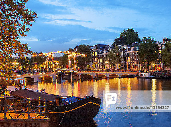 'The Skinny Bridge' illuminated at dusk  Amsterdam  Netherlands