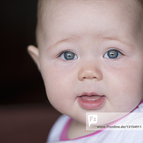 Nahaufnahme Porträt von Baby Mädchen Alter 11 Monate