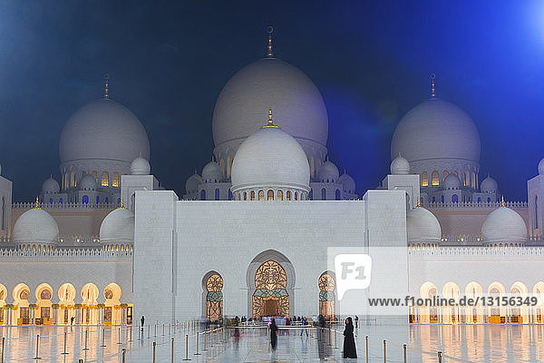 Sheikh-Zayed-Moschee bei Nacht  Abu Dhabi  Vereinigte Arabische Emirate