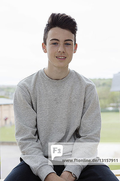 Porträt eines Jungen im Teenageralter