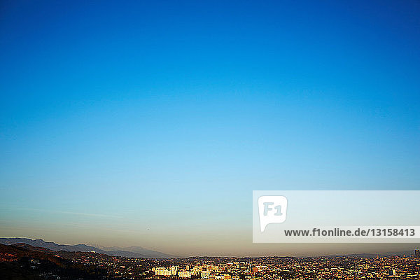 Stadtbild und klarer blauer Himmel  Los Angeles  Kalifornien  USA