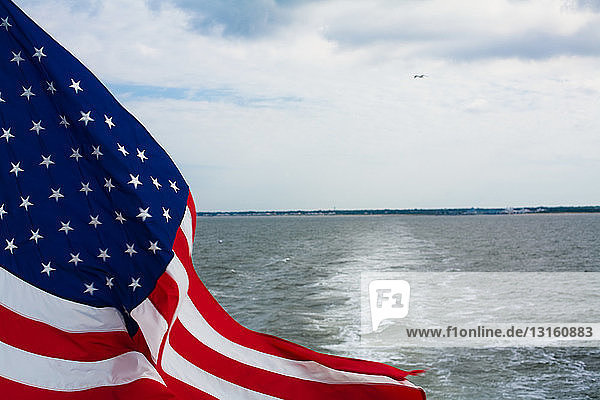 USA-Flagge auf der Rückseite des Bootes