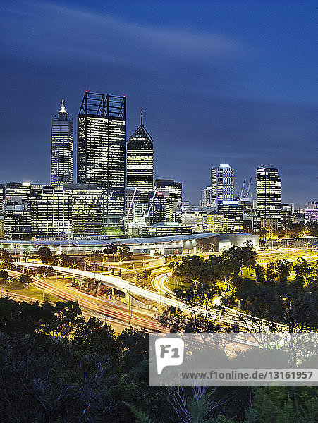 Die Skyline von Perth  vom Kings Park aus gesehen  Perth  Australien