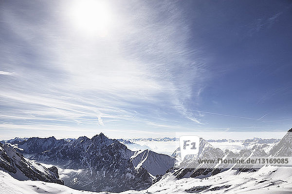 Blick auf schneebedeckte Berge  Neustift  Stubaital  Tirol  Österreich