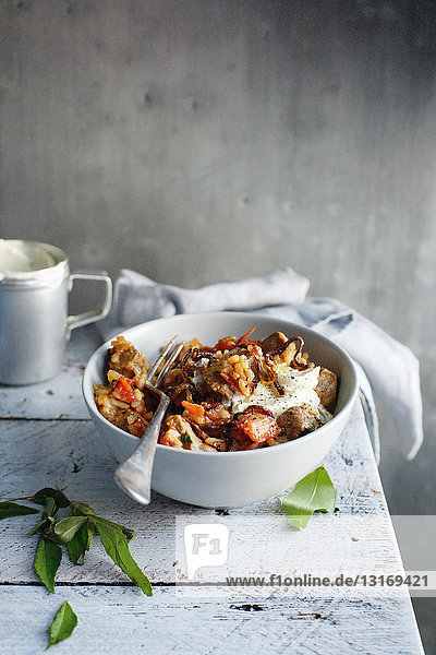 Lamm-Biryani-Schale mit Kräutern