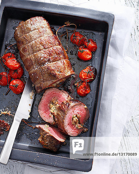 Schale mit Braciole mit Tomaten