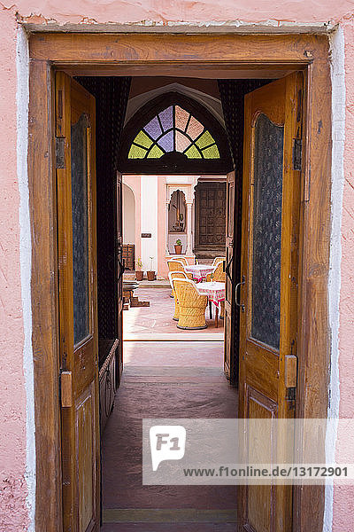 Indien  Rajasthan  Alwar  Heritage Hotel Ram Bihari Palace  Innenhof
