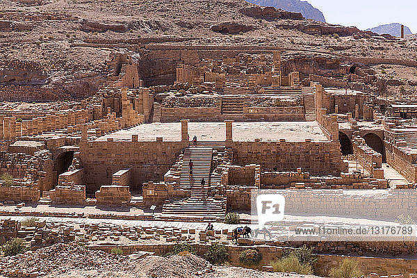 Jordanien  Wadi Musa  Petra  Kolonnadenstraße  Tempelruine