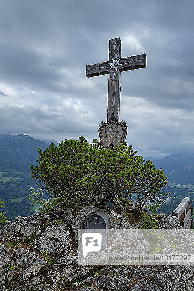 Deutschland  Bayern  Berchtesgadener Land  Berchtesgadener Alpen  Kneifelspitze  Gipfelkreuz