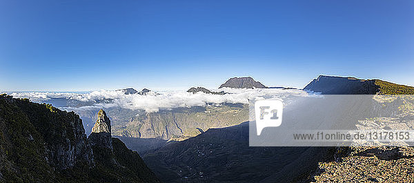 Wiedersehen  Nationalpark Wiedersehen  Maido-Blickpunkt  Blick vom Vulkan Maido zum Cirque de Mafate