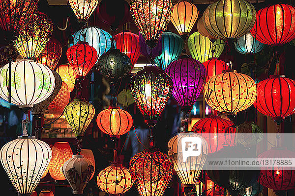 Vietnam,  Hoi An,  Lampions zu verkaufen