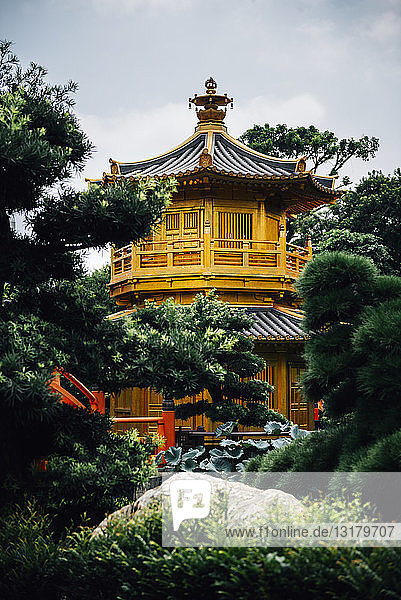 China  Hongkong  Diamantenhügel  Nan Lian Garten  Goldener Pavillon der absoluten Perfektion
