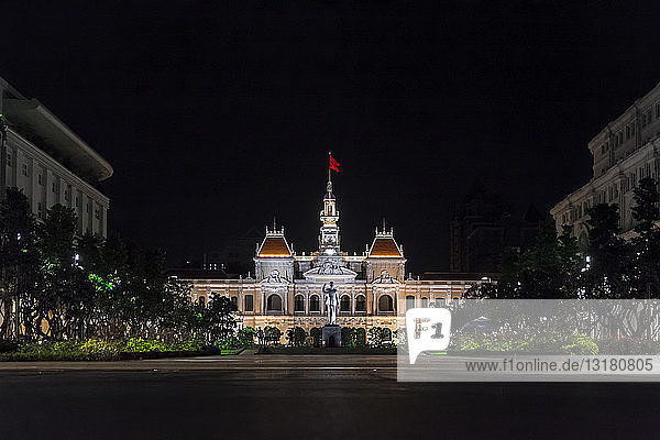 Vietnam  Ho-Chi-Minh-Stadt  Ho-Chi-Minh-Stadthaus bei Nacht