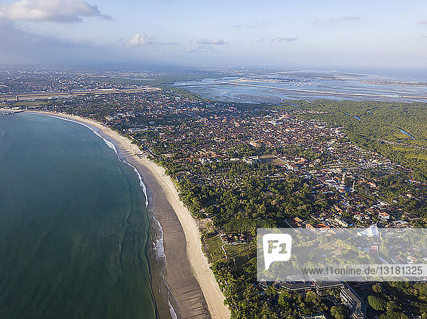 Indonesien  Bali  Luftaufnahme des Strandes von Jimbaran