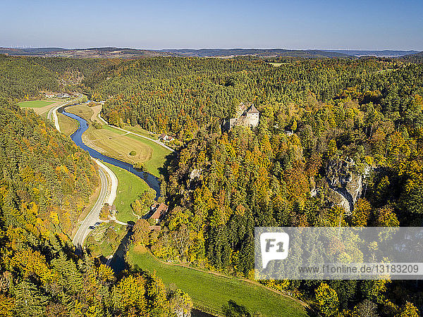 Deutschland  Bayern  Fränkische Schweiz  Ahorntal  Burg Rabenstein im Herbst