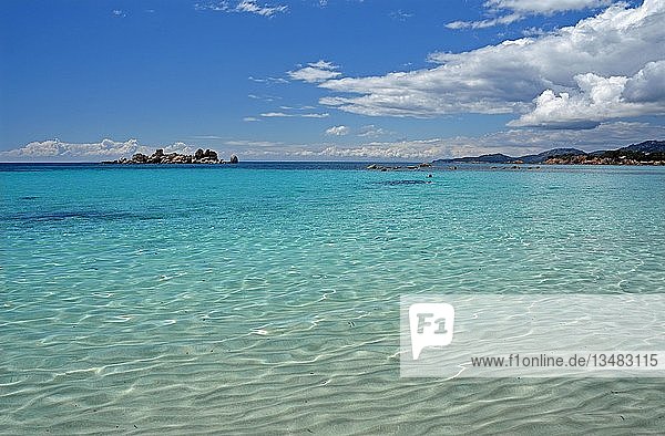 Bucht von Palombaggia mit türkisgrünem Meer  Porto Vecchio  Departement Corse-du-Sud  Korsika  Frankreich  Europa